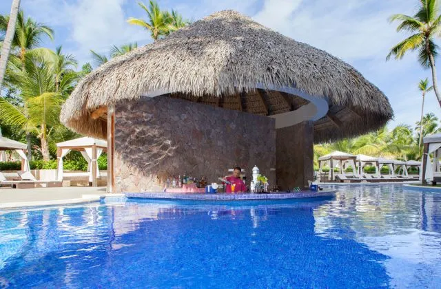 Hotel All Inclusive Majestic Colonial Punta Cana bar piscine